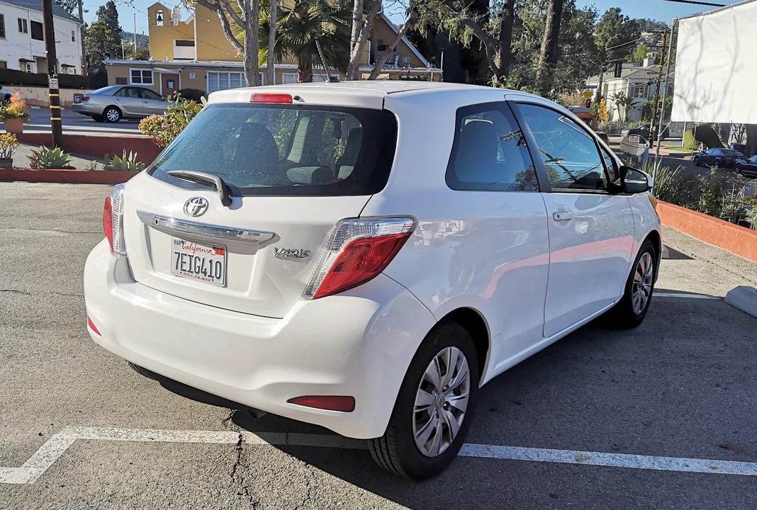 2014 Toyota Yaris - Image 11 of 21