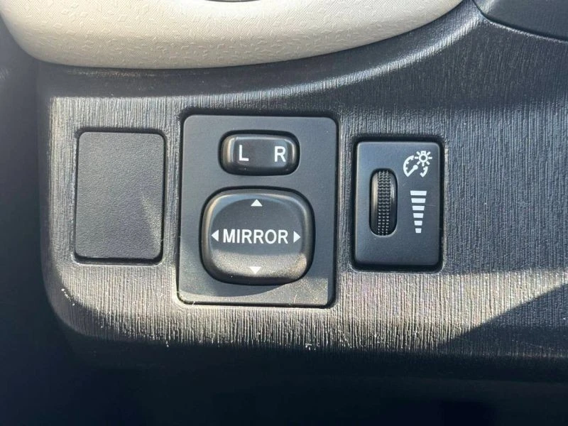 2014 Toyota Yaris - Image 11 of 12