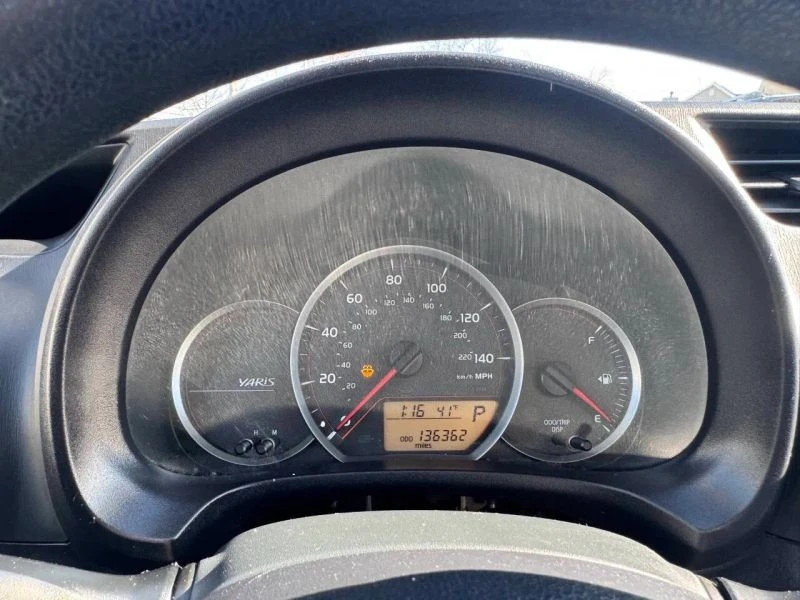 2014 Toyota Yaris - Image 10 of 12