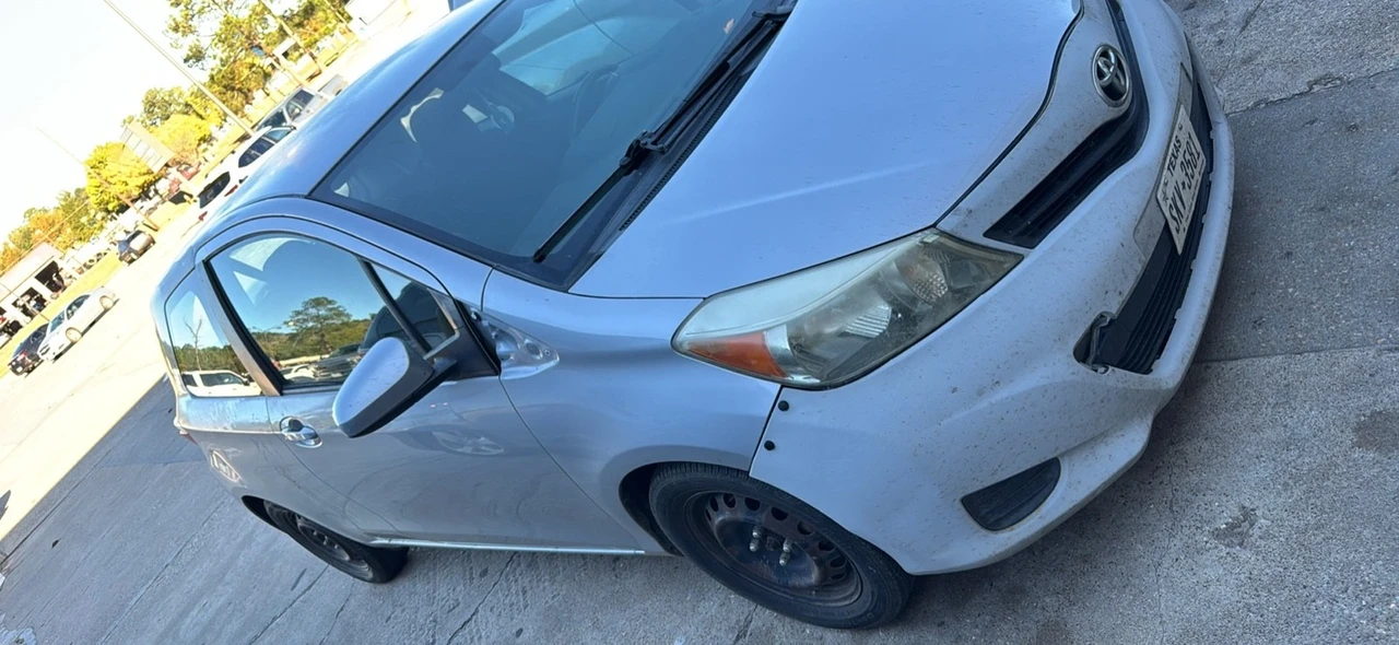 2014 Toyota Yaris - Image 2 of 9
