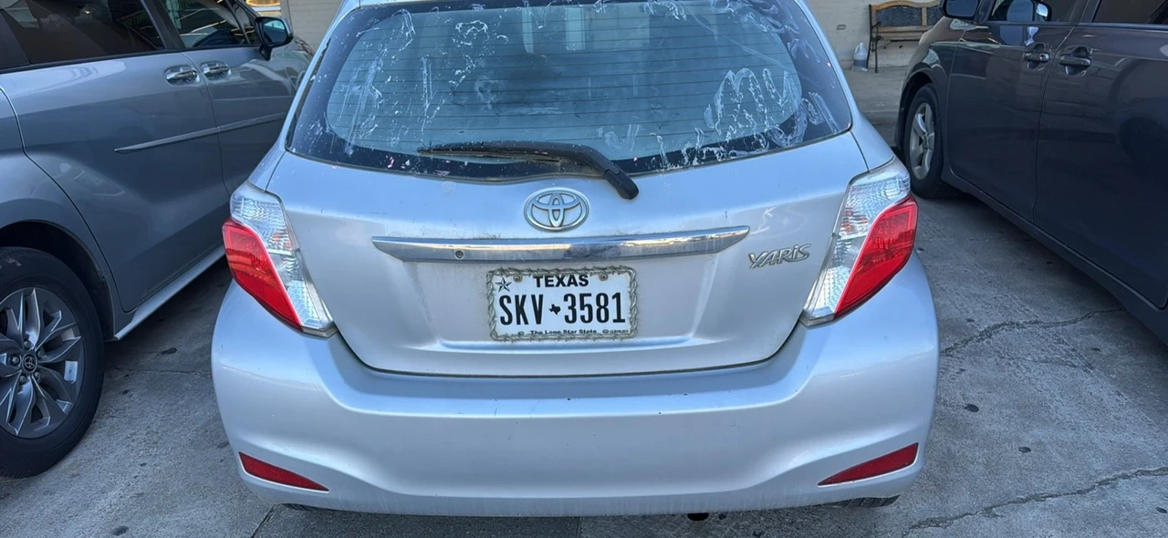 2014 Toyota Yaris - Image 8 of 9