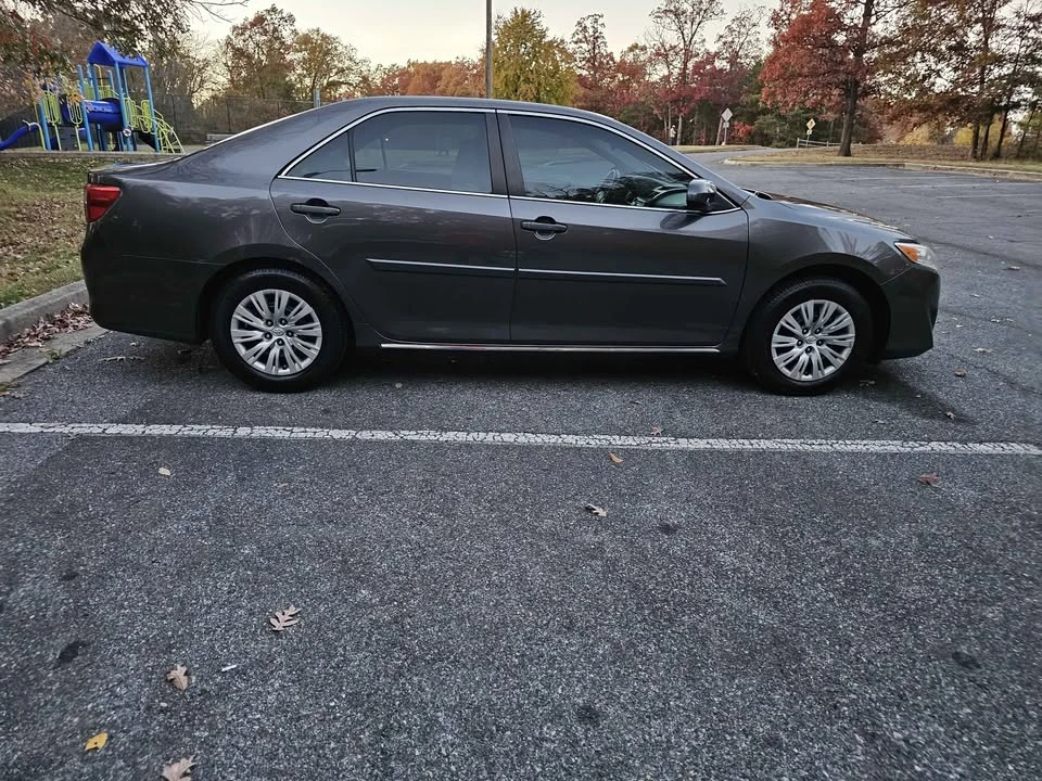 2014 Toyota Camry 7th Gen - Image 5 of 15
