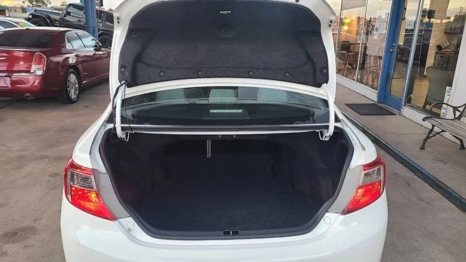 2014 Toyota Camry 7th Gen - Image 16 of 20