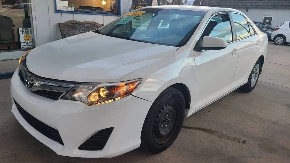2014 Toyota Camry 7th Gen - Image 2 of 20