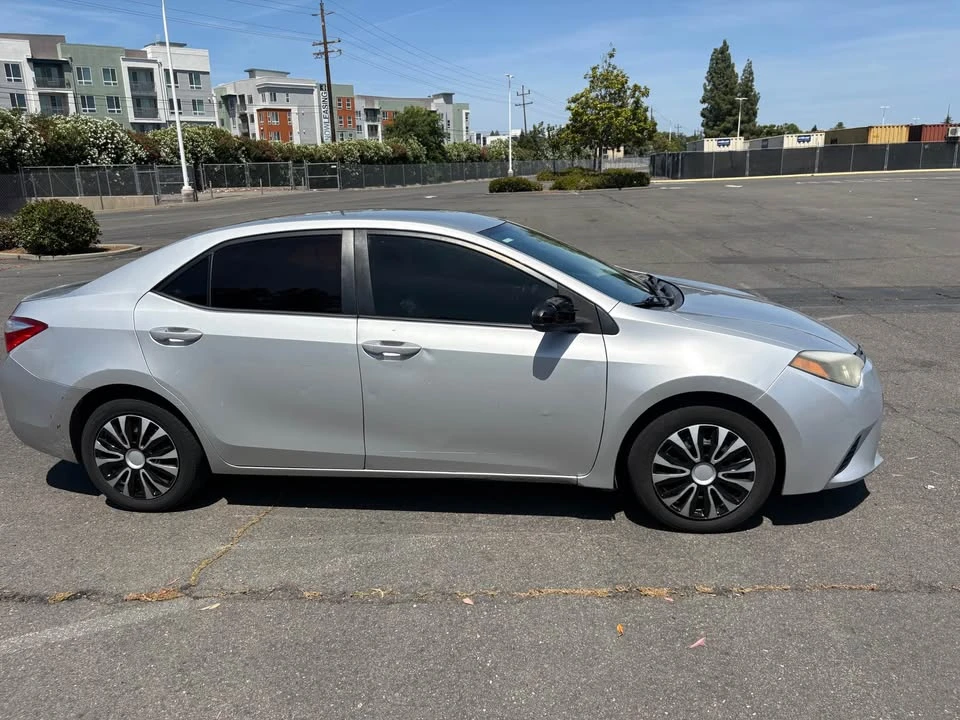 2014 Toyota Corolla 11th Gen - Image 5 of 16