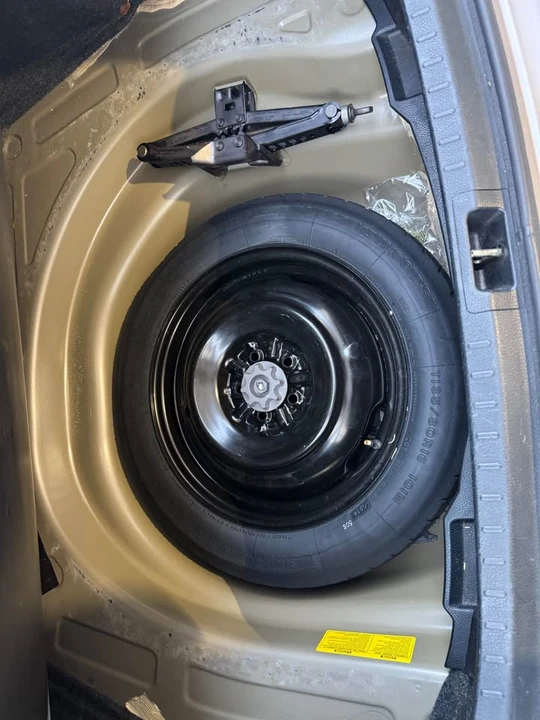 2014 Toyota Corolla 11th Gen - Image 13 of 19