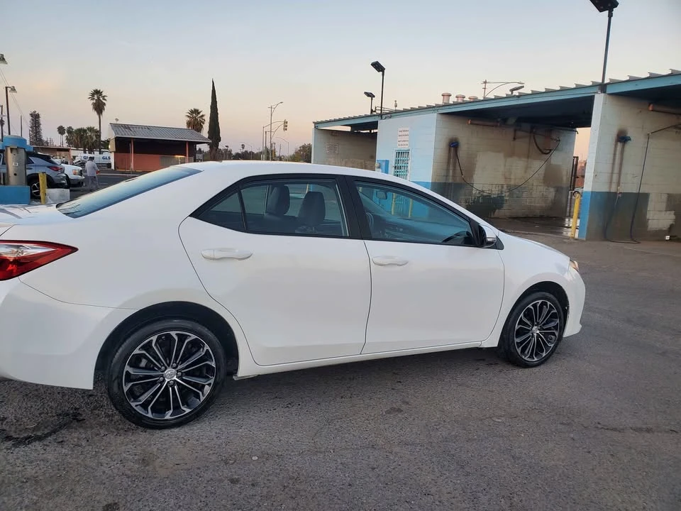 2014 Toyota Corolla 11th Gen - Image 5 of 9