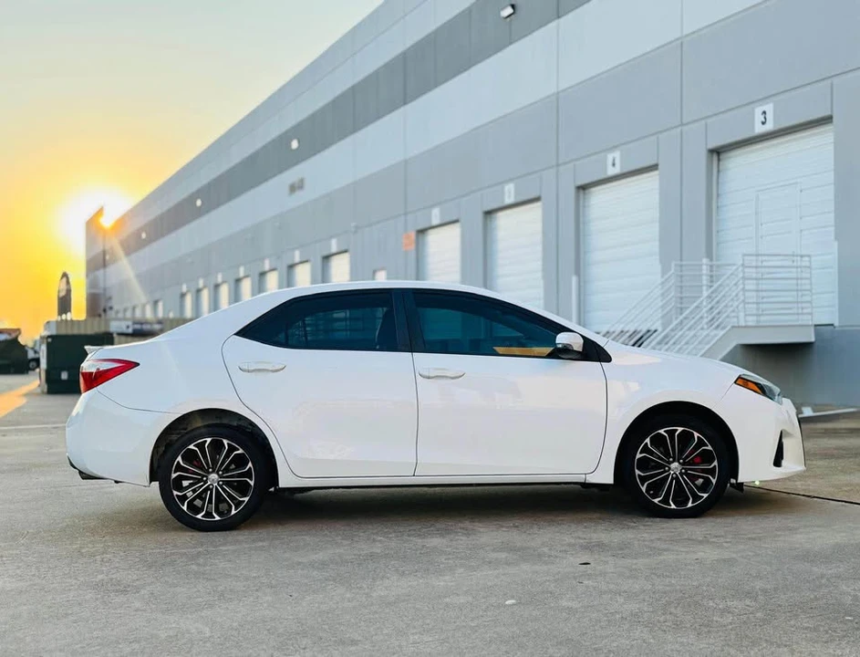 2014 Toyota Corolla 11th Gen - Image 12 of 15