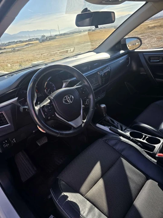 2014 Toyota Corolla 11th Gen - Image 6 of 8