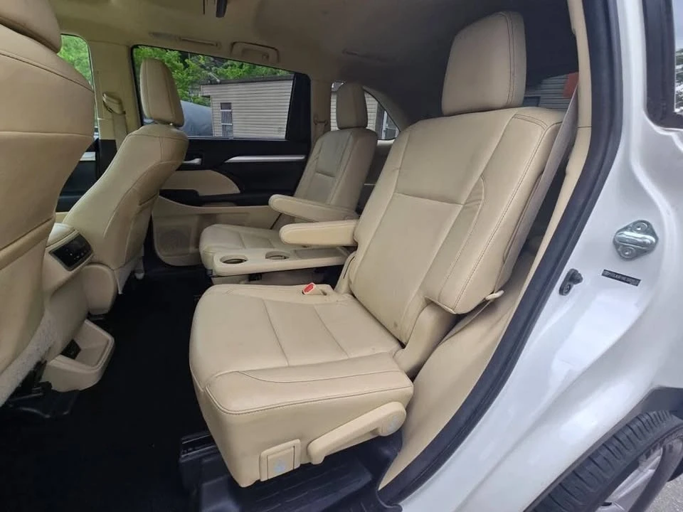 2014 Toyota Highlander - Image 8 of 11