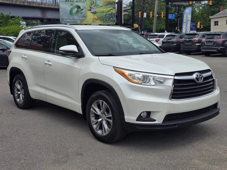 2014 Toyota Highlander - Image 2 of 11