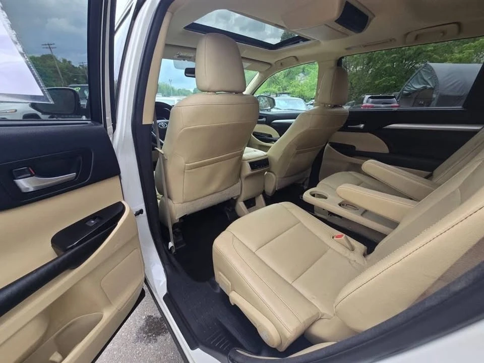 2014 Toyota Highlander - Image 7 of 11
