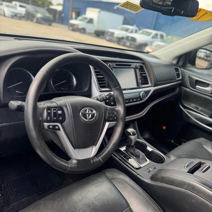 2014 Toyota Highlander - Image 10 of 14