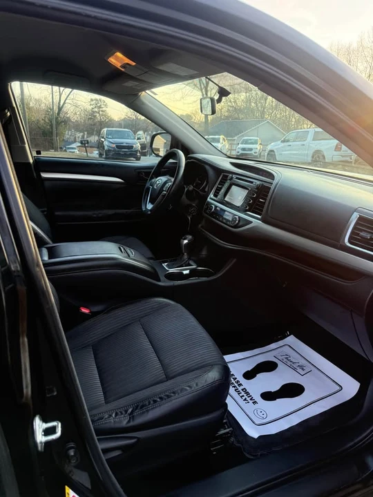 2014 Toyota Highlander - Image 10 of 16