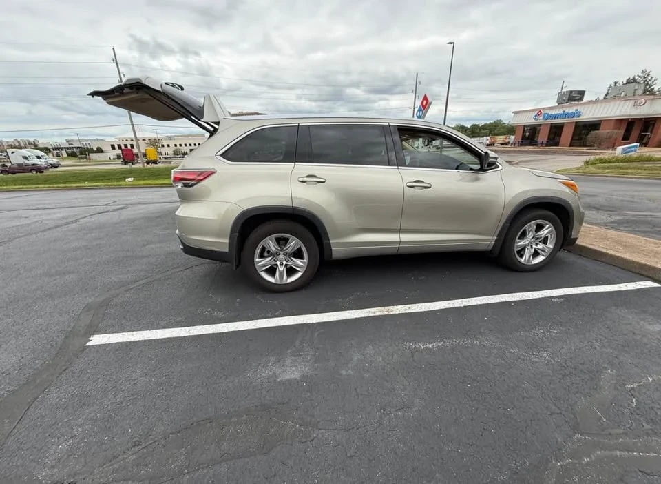 2014 Toyota Highlander - Image 6 of 10