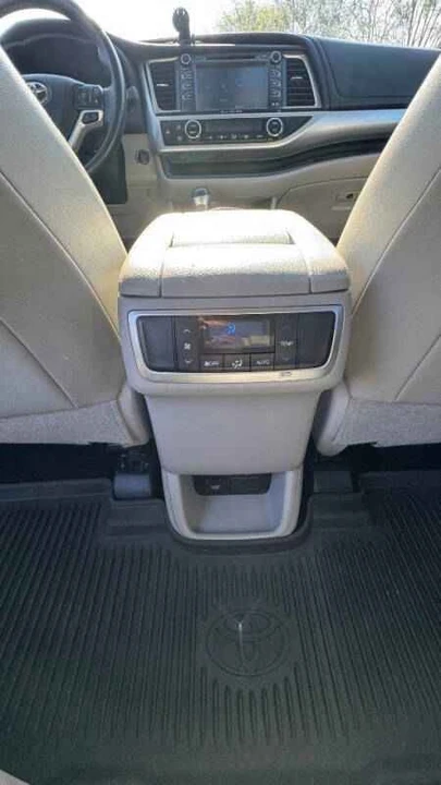 2014 Toyota Highlander - Image 13 of 15