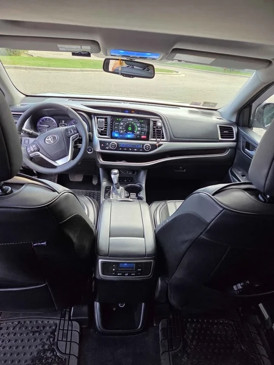 2014 Toyota Highlander - Image 6 of 9