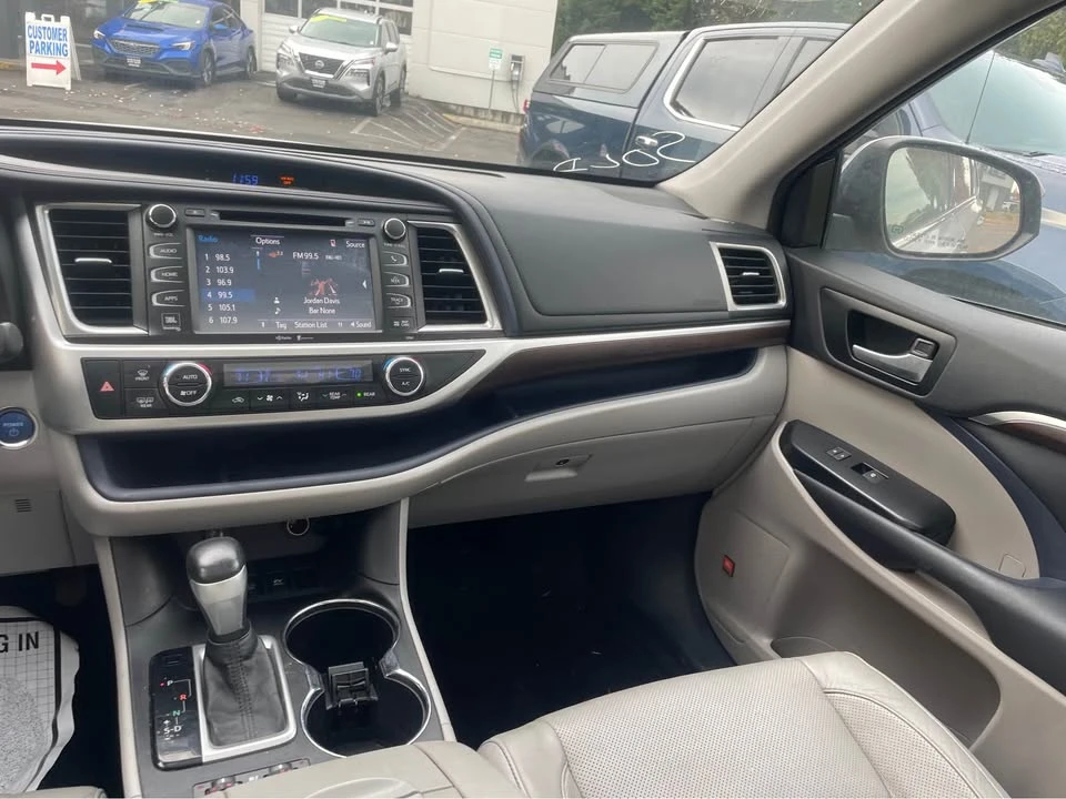 2014 Toyota Highlander - Image 11 of 16