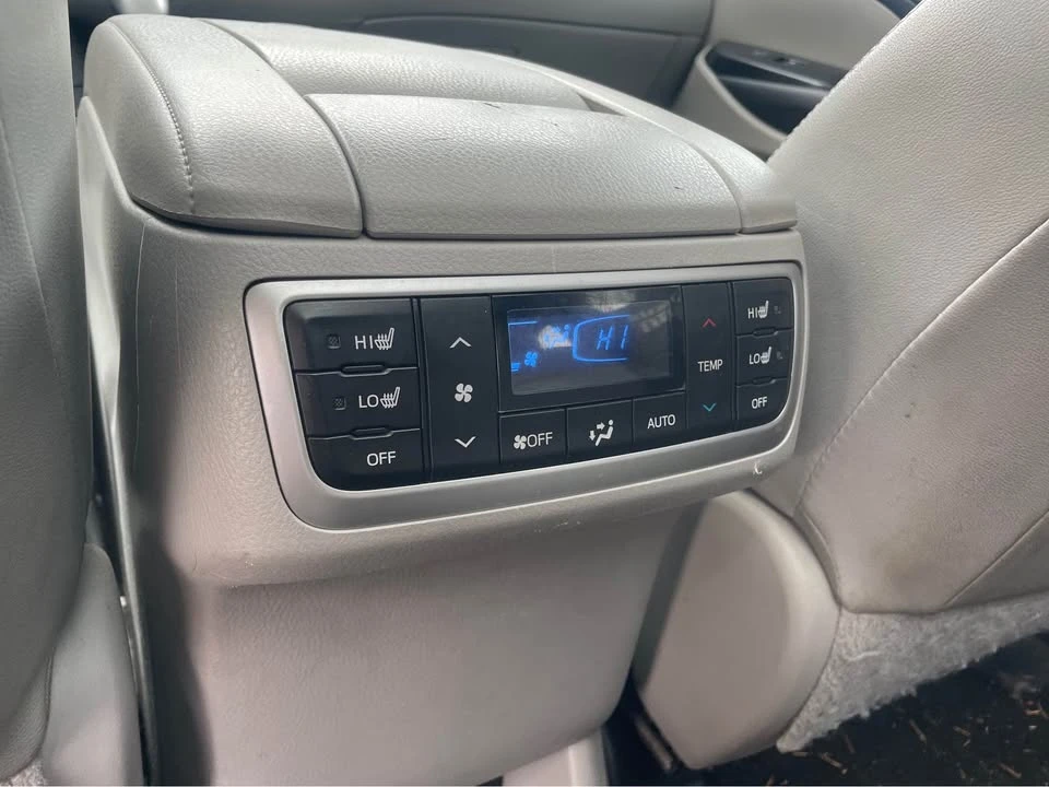2014 Toyota Highlander - Image 15 of 16