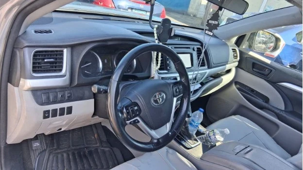 2014 Toyota Highlander - Image 3 of 7