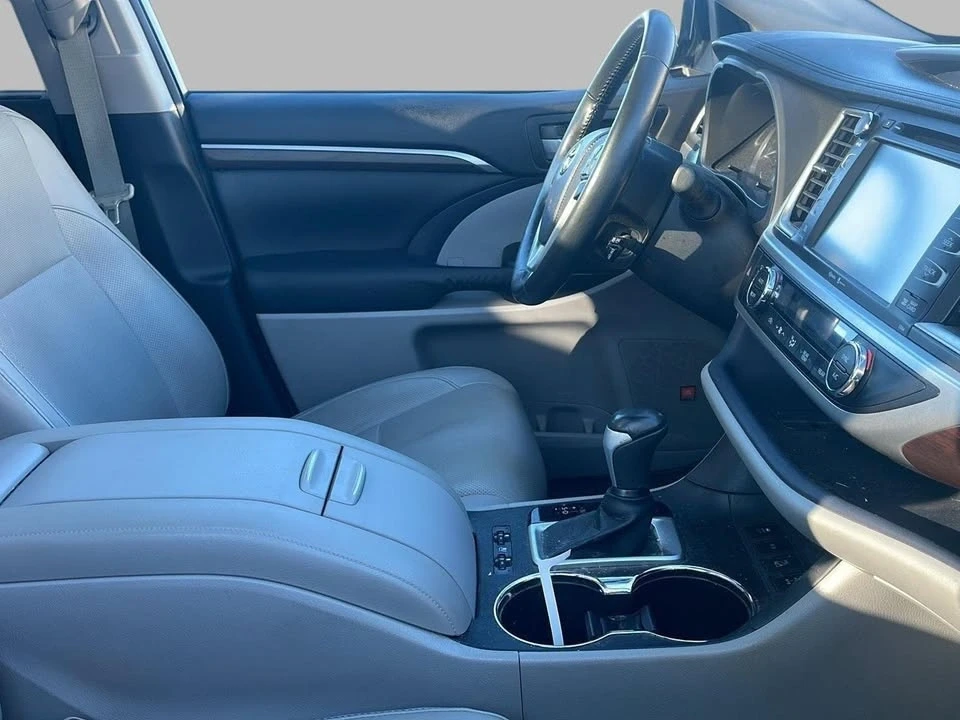 2014 Toyota Highlander - Image 16 of 16