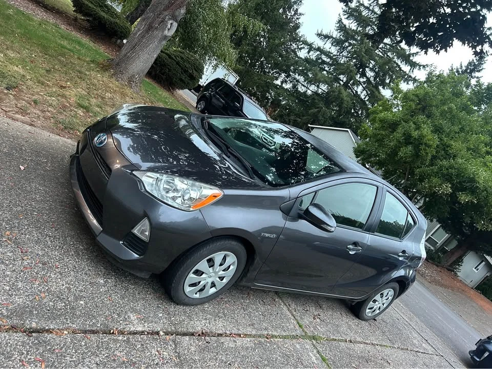 2014 Toyota Prius 3rd Gen - Image 2 of 12