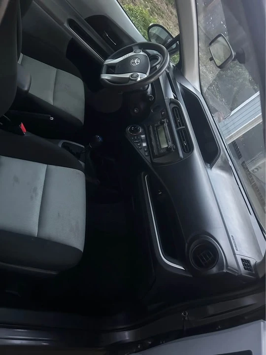 2014 Toyota Prius 3rd Gen - Image 7 of 12