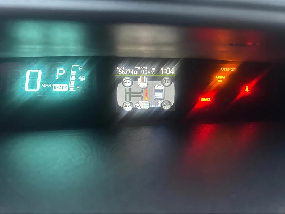 2014 Toyota Prius 3rd Gen - Image 9 of 12