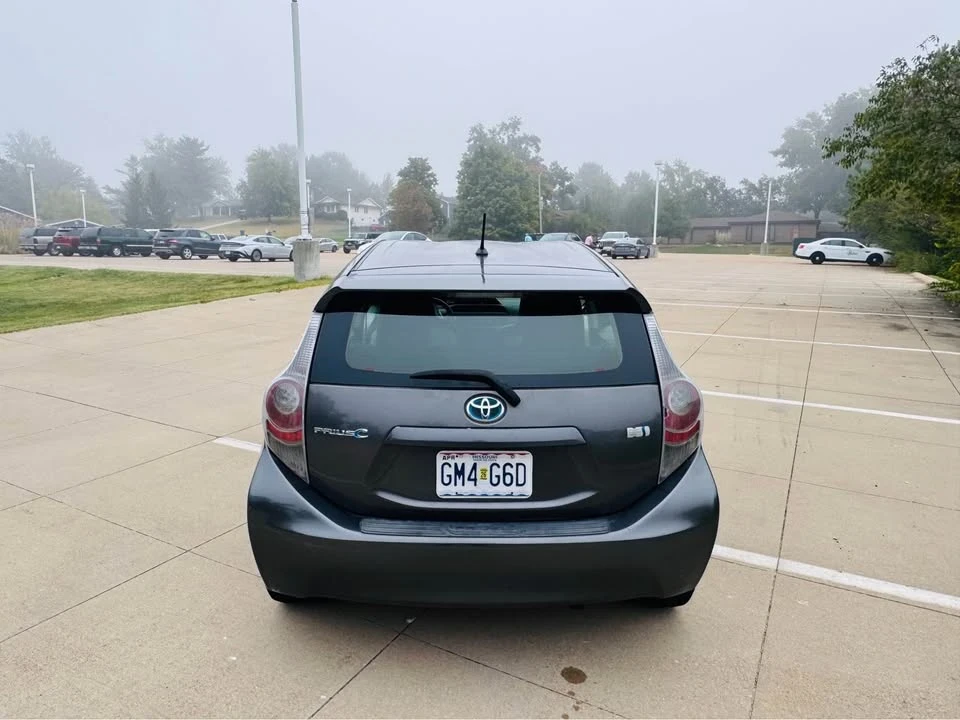 2014 Toyota Prius 3rd Gen - Image 5 of 10