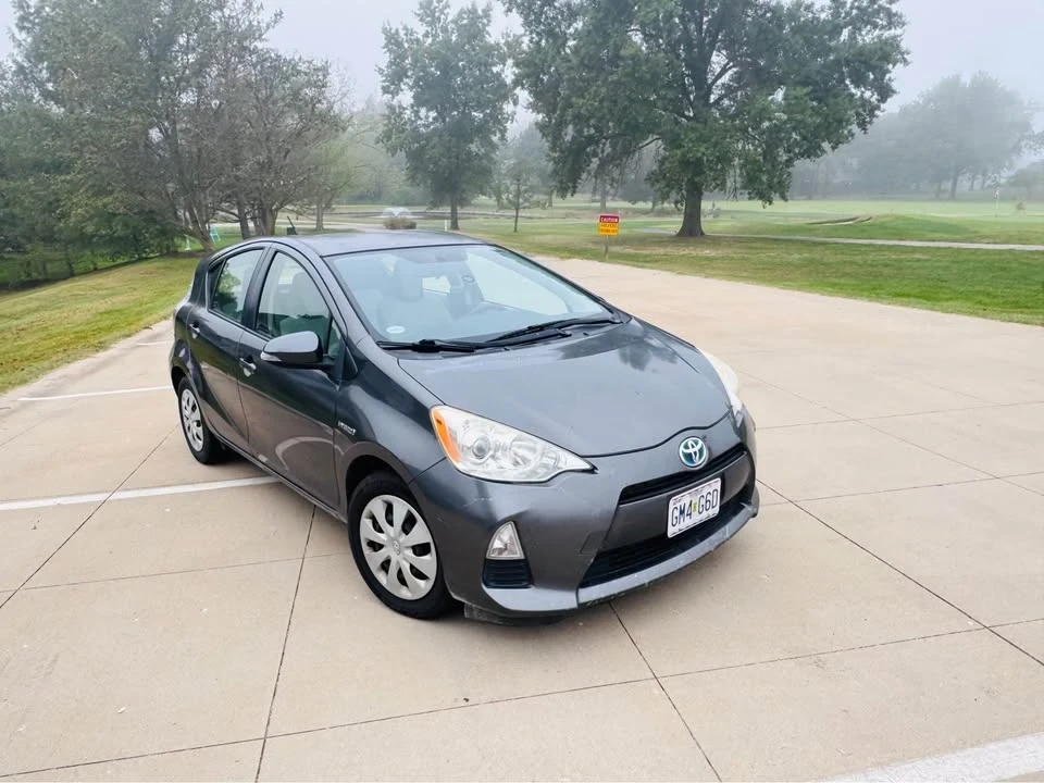 2014 Toyota Prius 3rd Gen - Image 6 of 10