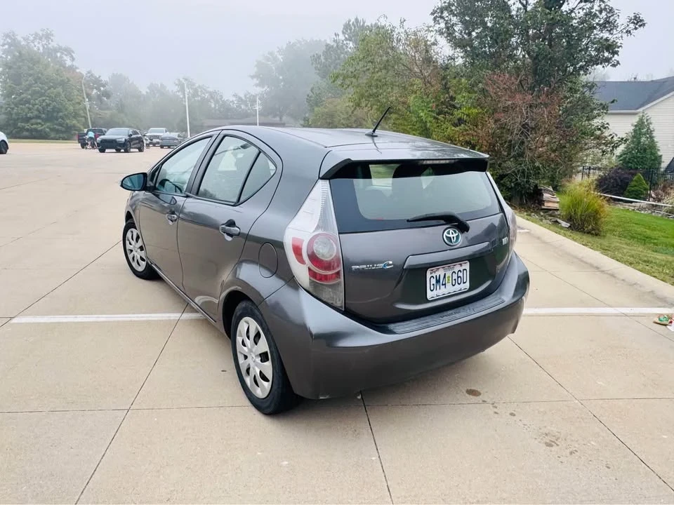 2014 Toyota Prius 3rd Gen - Image 4 of 10