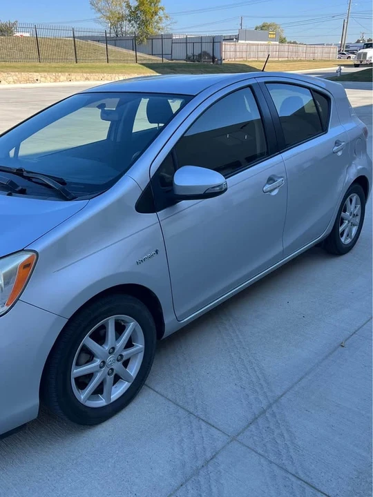 2014 Toyota Prius 3rd Gen - Image 5 of 10