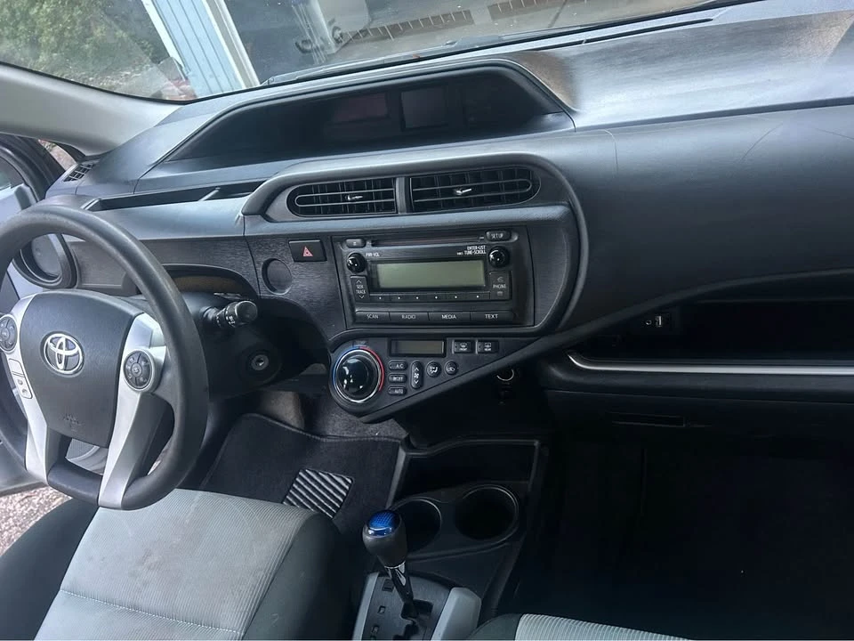 2014 Toyota Prius 3rd Gen - Image 5 of 12