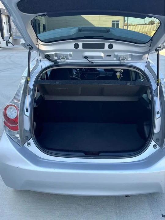 2014 Toyota Prius 3rd Gen - Image 4 of 10