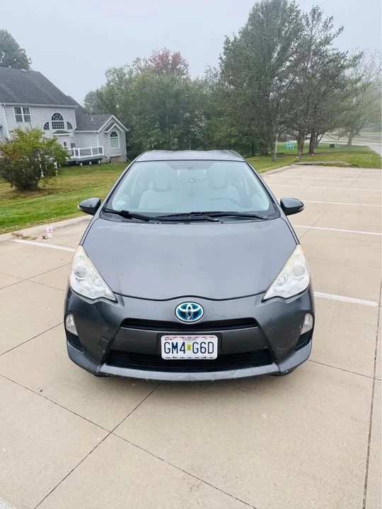 2014 Toyota Prius 3rd Gen - Image 2 of 10