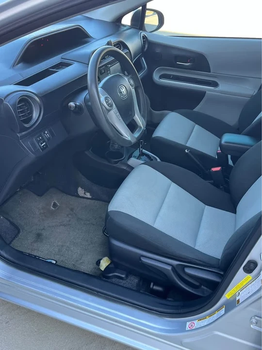 2014 Toyota Prius 3rd Gen - Image 7 of 10