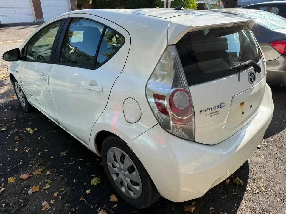 2014 Toyota Prius 3rd Gen - Image 4 of 5