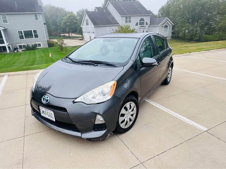 2014 Toyota Prius 3rd Gen - Image 3 of 10