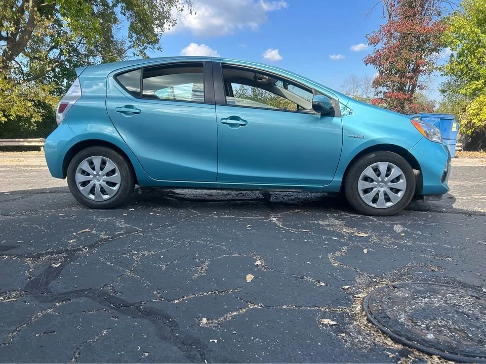 2014 Toyota Prius 3rd Gen - Image 6 of 15