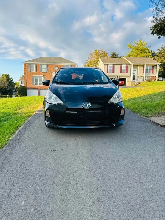 2014 Toyota Prius 3rd Gen - Image 4 of 4