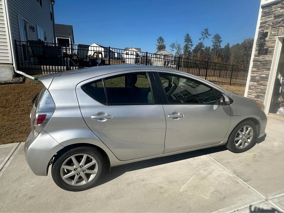 2014 Toyota Prius 3rd Gen - Image 3 of 4