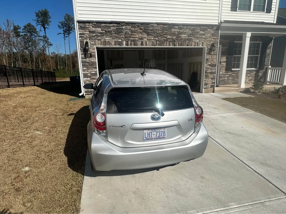 2014 Toyota Prius 3rd Gen - Image 4 of 4