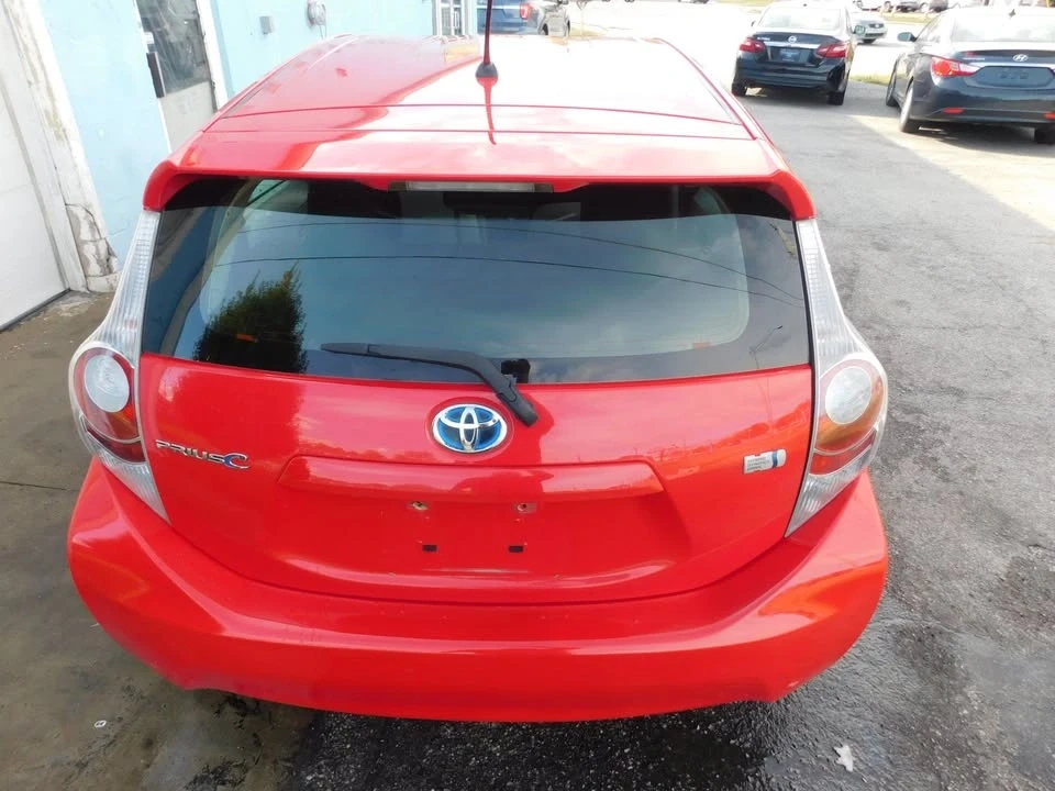 2014 Toyota Prius - Image 6 of 19