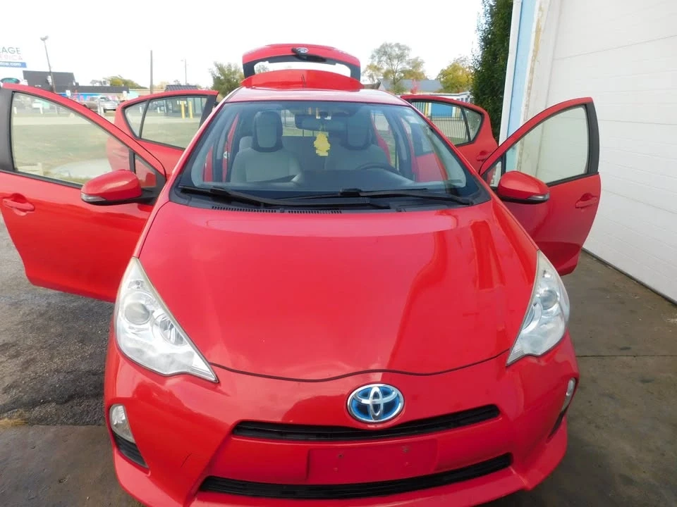 2014 Toyota Prius - Image 14 of 19