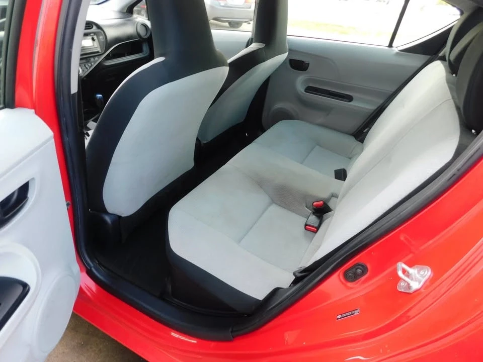 2014 Toyota Prius - Image 10 of 19