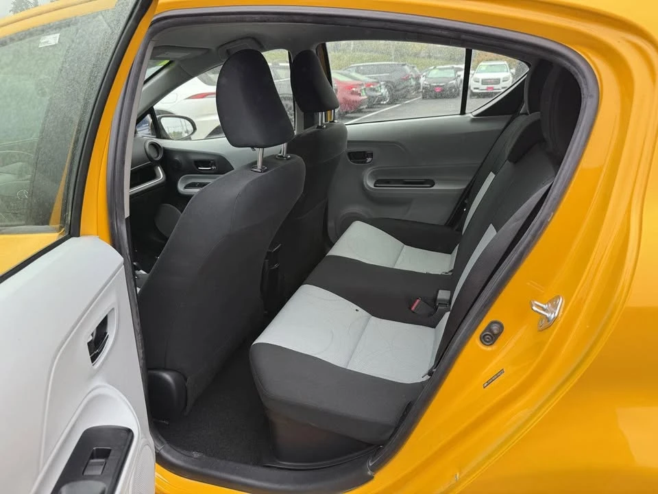 2014 Toyota Prius 3rd Gen - Image 9 of 10