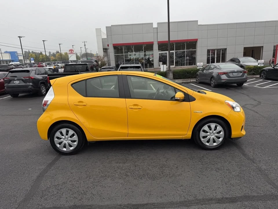 2014 Toyota Prius 3rd Gen - Image 4 of 10