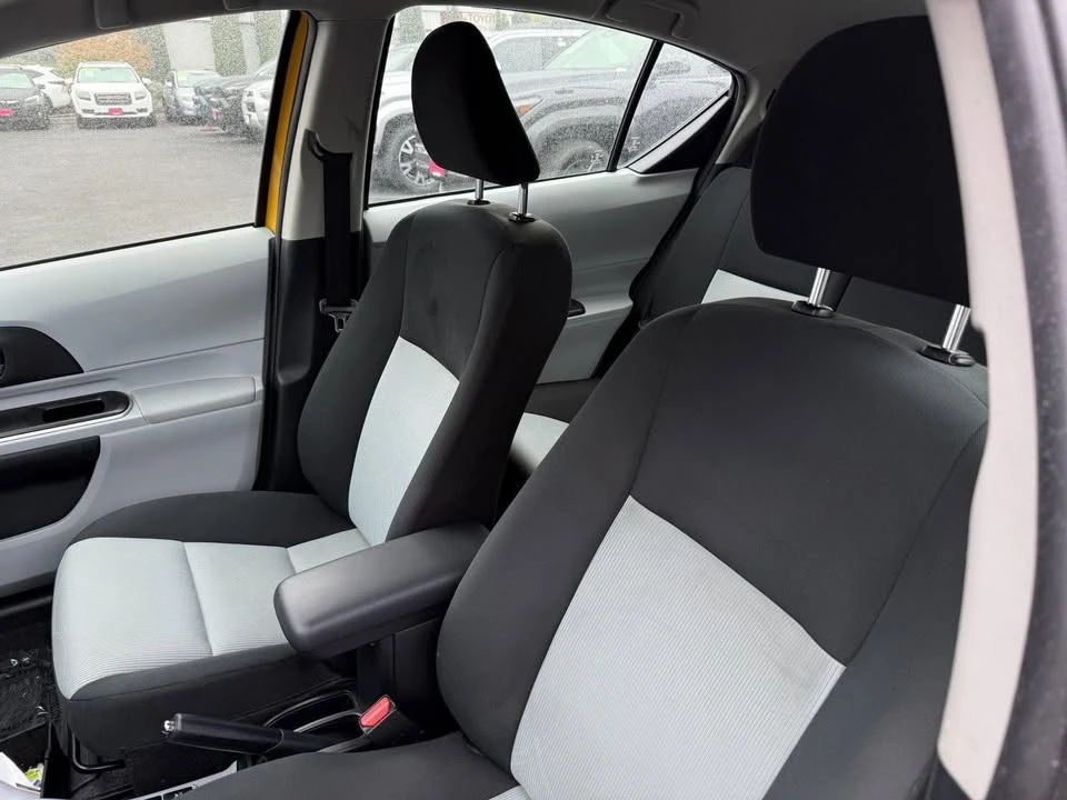 2014 Toyota Prius 3rd Gen - Image 8 of 10