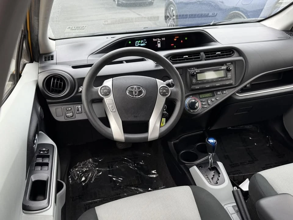 2014 Toyota Prius 3rd Gen - Image 6 of 10