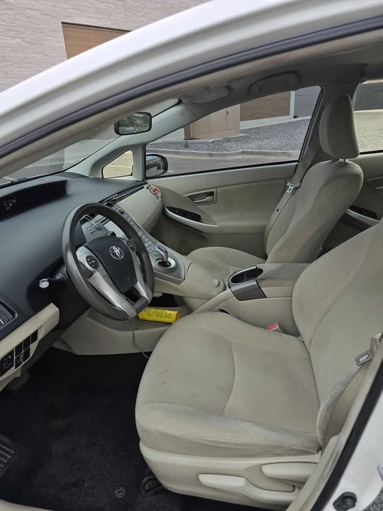 2014 Toyota Prius 3rd Gen - Image 6 of 12